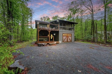 Timber Trails Lake Home For Sale in Pocono Pines Pennsylvania
