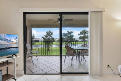 Beautifully updated condo in desirable Huntington Lakes - photo 8