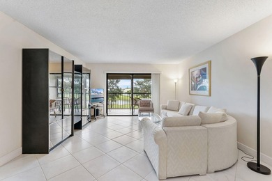 Beautifully updated condo in desirable Huntington Lakes - photo 10