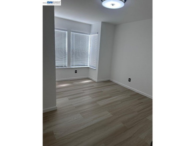Great 3 bedrooms 2-bathroom unit, located in famous Jingle Town - photo 3