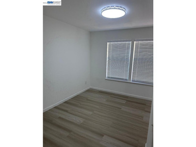 Great 3 bedrooms 2-bathroom unit, located in famous Jingle Town - photo 4