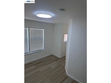 Great 3 bedrooms 2-bathroom unit, located in famous Jingle Town - photo 5