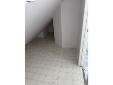 Great 3 bedrooms 2-bathroom unit, located in famous Jingle Town - photo 6