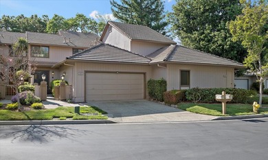 This beautiful townhome in The Villas of Almaden, is in one of - photo 1