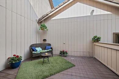 This beautiful townhome in The Villas of Almaden, is in one of - photo 3
