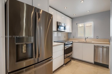 South of Fifth Oceanfront Gem - a rare one-bedroom residence in - photo 4