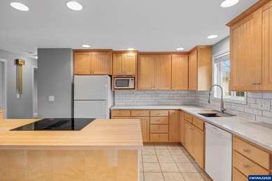 Come live the golf resort lifestyle in desirable Woodburn