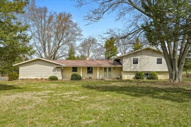 (private lake, pond, creek) Home For Sale in White Heath Illinois