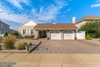 Great Swan Bay  Home For Sale in Mantoloking New Jersey