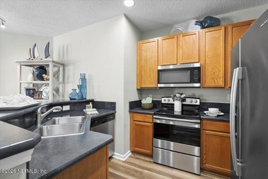 *PRICE IMPROVEMENT* This beautiful, COMPLETELY FURNISHED 3 - photo 7