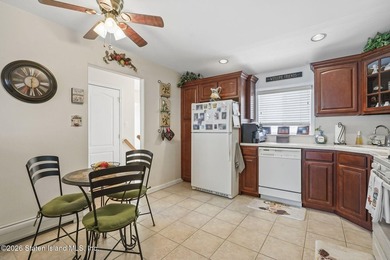 Welcome to this stunning and meticulously maintained 6-over-6 - photo 11