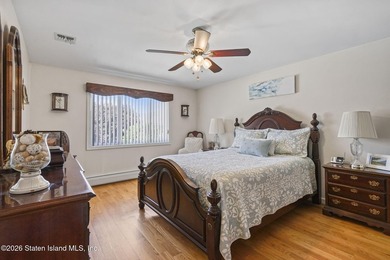 Welcome to this stunning and meticulously maintained 6-over-6 - photo 19