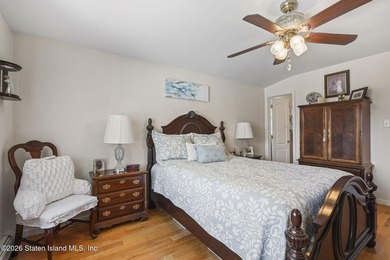 Welcome to this stunning and meticulously maintained 6-over-6 - photo 20