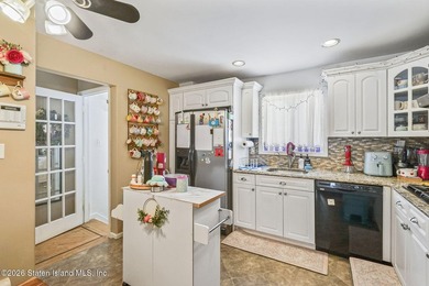 Welcome to this stunning and meticulously maintained 6-over-6 - photo 26