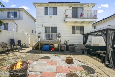 Welcome to this stunning and meticulously maintained 6-over-6 - photo 34