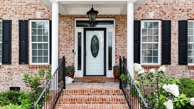 Stunning 4-Bedroom Home in Highland Pointe - Space to Grow, Play - photo 4
