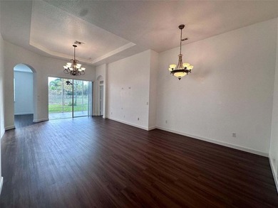 1868 sq.ft CBS Lake Front Home with great Water Views. 3-beds - photo 4