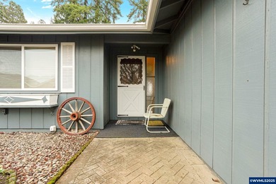 Enjoy mountain views from this well maintained 2bed/2 bath