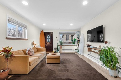 **Nestled discreetly on one of New York City's extremely rare - photo 2