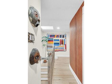 **Nestled discreetly on one of New York City's extremely rare - photo 6