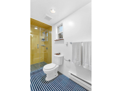 **Nestled discreetly on one of New York City's extremely rare - photo 7