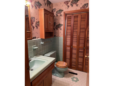 WOW! Space galore in this spacious home offering 4 bedrooms, 2 - photo 16