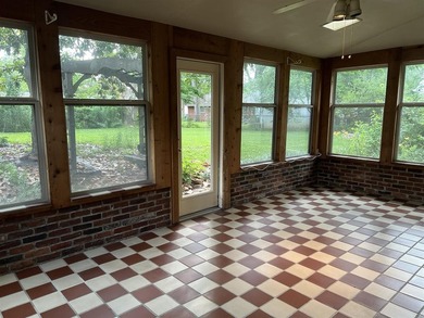 WOW! Space galore in this spacious home offering 4 bedrooms, 2 - photo 20