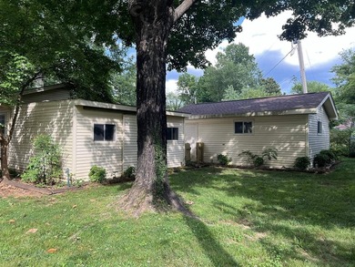 WOW! Space galore in this spacious home offering 4 bedrooms, 2 - photo 22