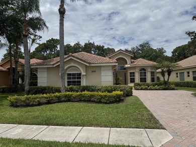 Welcome Home to Luxury and Comfort! Step into this stunning - photo 2