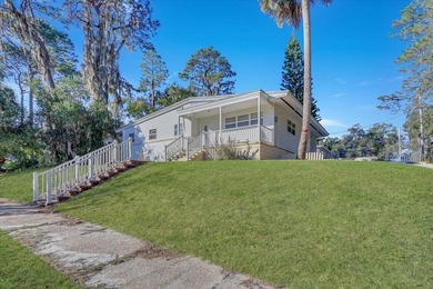 St. Johns River Home For Sale in Palatka Florida