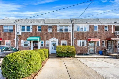 (private lake, pond, coastal) Home Sale Pending in Bayside New York