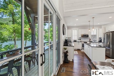 Lake living at it best!. This direct lakefront custom built home - photo 16