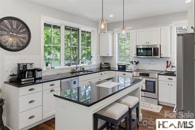 Lake living at it best!. This direct lakefront custom built home - photo 18
