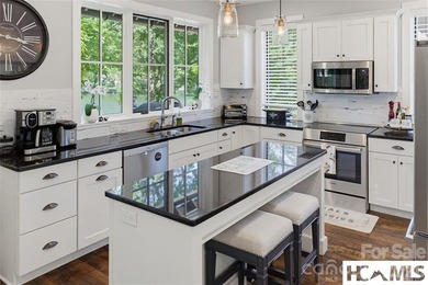 Lake living at it best!. This direct lakefront custom built home - photo 19