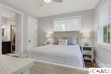 Lake living at it best!. This direct lakefront custom built home - photo 25
