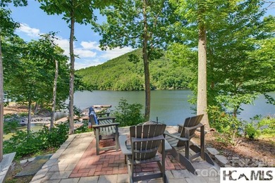 Lake living at it best!. This direct lakefront custom built home - photo 46