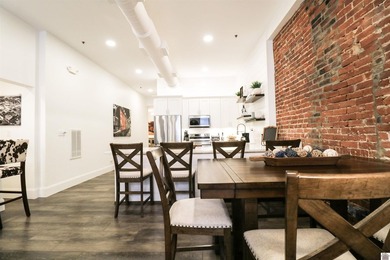 211 Broadway: Historic Downtown Luxury Experience the best of - photo 9