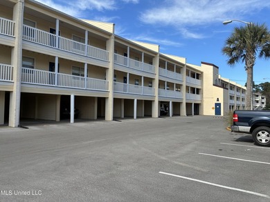 Living on the water with all the amenities and none of the work - photo 1