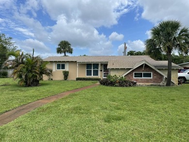 Welcome to this charming 3-bedroom, 2-bathroom single-family - photo 2