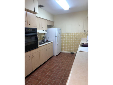Welcome to this charming 3-bedroom, 2-bathroom single-family - photo 3