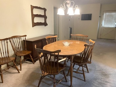 Welcome to this charming 3-bedroom, 2-bathroom single-family - photo 4