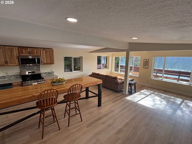 Charming Siltcoos Lakefront cabin with boat dock! End of road - photo 14