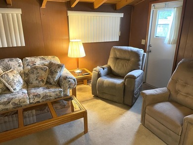 Welcome to this charming 3-bedroom, 2-bathroom single-family - photo 5
