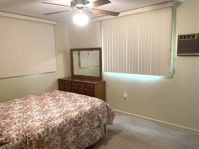 Welcome to this charming 3-bedroom, 2-bathroom single-family - photo 8
