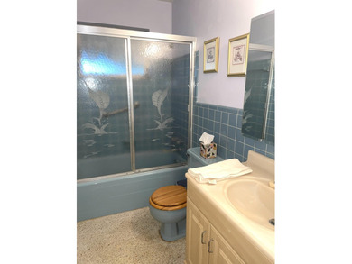 Welcome to this charming 3-bedroom, 2-bathroom single-family - photo 10