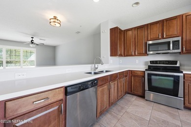 REDUCED! Stunning 3-story townhome with 1-car garage located in - photo 22