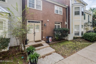 You don't want to miss this charming 2bd 1.5ba townhouse condo - photo 1