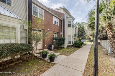 You don't want to miss this charming 2bd 1.5ba townhouse condo - photo 2