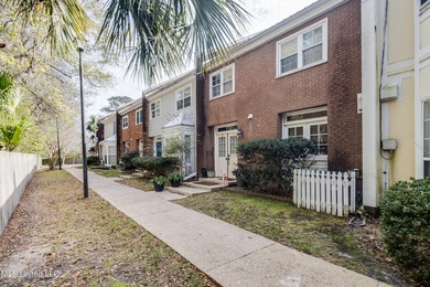 You don't want to miss this charming 2bd 1.5ba townhouse condo - photo 3