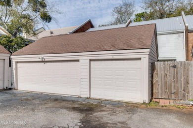 You don't want to miss this charming 2bd 1.5ba townhouse condo - photo 4